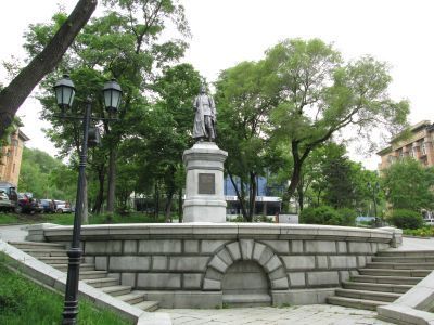 Памятник Лазо Сергею Георгиевичу (1894-1920)