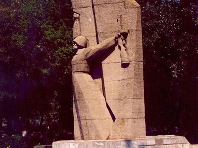 Братская могила участников гражданской войны и советских воинов