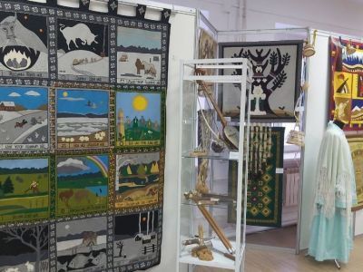 В Якутске открылась выставка прикладного творчества мастеров Усть-Алданского района