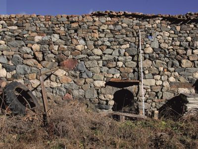 Склепы, замок  Бестоловых, святилища