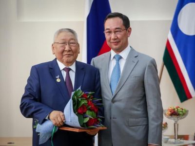 Егор Борисов поздравил Айсена Николаева с юбилеем