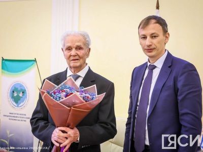 Заслуженного лесовода РСФСР Василия Загайнова поздравили с 90-летием в Якутии