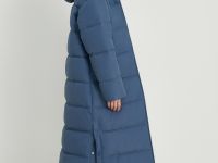 Утепленное пальто с капюшоном