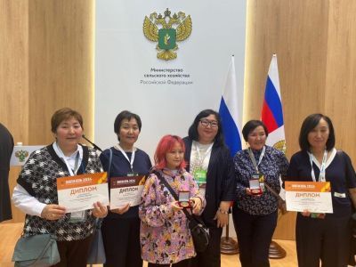 Агропрофилированные школы Якутии получили золотые медали в Москве за чай и овощи