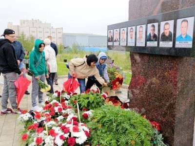 Утром 4 августа у памятника шахтерам состоялось возложение цветов