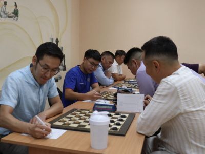 Чемпионы мира участвуют в чемпионате Якутии по русским шашкам