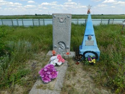 Могила летчика сержанта В.И. Миняева, погибшего в период Сталинградской битвы