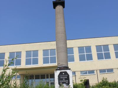 Памятник "Каслинский рабочий"