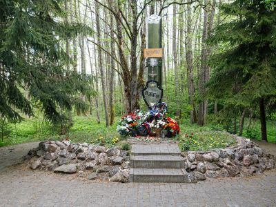 Памятник командиру разведгруппы «Джек» Павлу Крылатых