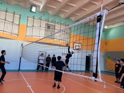 В Якутске прошли первые соревнования среди школьников по сахаваболу на Кубок Гагарина