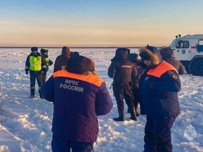 Рядом с Якутском под лёд ушёл трактор с людьми