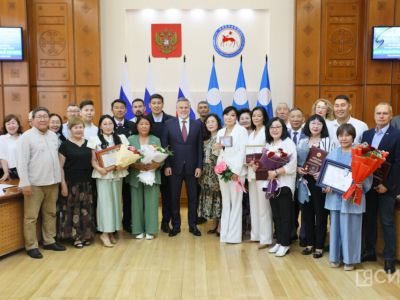Госнаграды вручили журналистам в День национальной печати