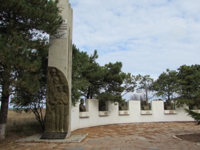 Памятник летчикам-черноморцам