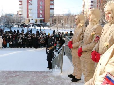 Уроки у мемориальной доски