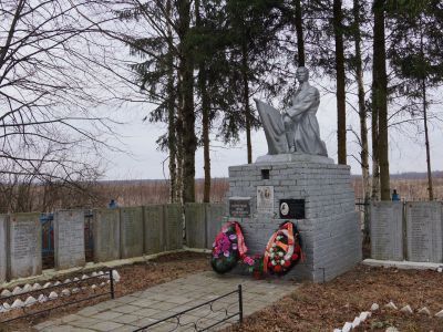 Братская могила воинов Советской Армии, погибших в 1943 г.