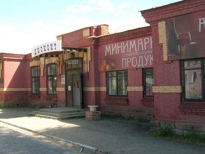 Кирпичное здание школы