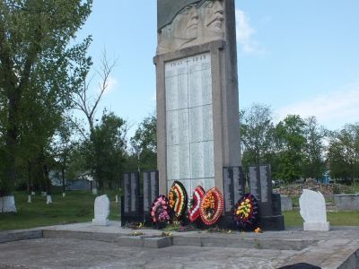 Братская могила партизан и их родственников, замученных белогвардейцами