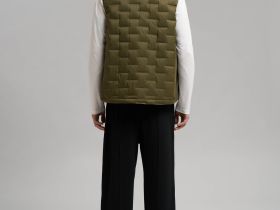 Стеганый пуховый жилет