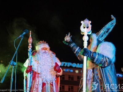 В Якутске Чысхаан передал Деду Морозу символ Холода
