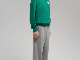 Толстовка свободного кроя из футера