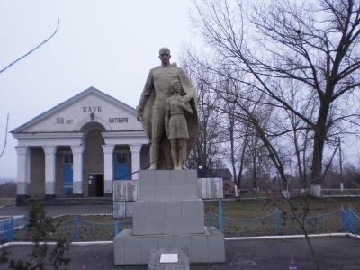 Братская могила советских воинов, погибших в боях с фашистскими захватчиками