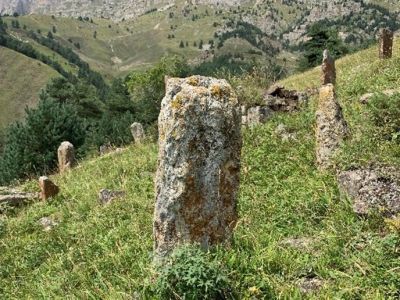 Стела № 15 раннемусульманского кладбища № 1 архитектурного комплекса "Мусийкъонгийкоте"