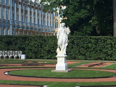 Статуя "Мир"