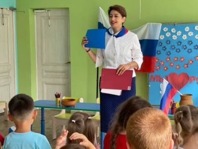 В День Государственного флага России сотрудники Алданского музея провели для детей квест-игру