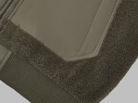 Утепленный бомбер с капюшоном