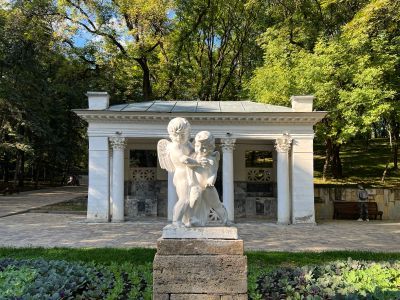 Скульптура "Борющиеся купидоны"