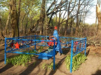 Братская могила советских воинов