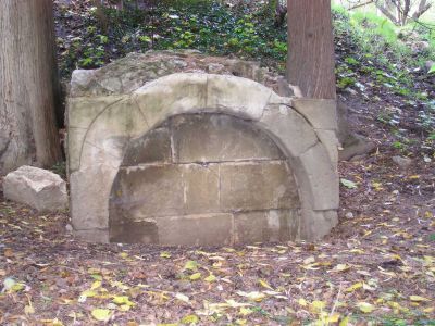 Фонтан с аркой