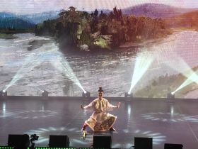 Танцующие полотна: в Якутске показали уникальный перформанс по картинам Миры Аргуновой