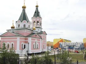 Глава Якутии осмотрел ход капитального ремонта школы № 23 в Айхале