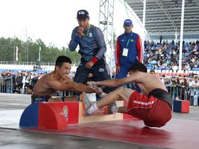Сенсационные схватки по мас-рестлингу прошли на Играх Манчаары