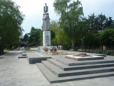 Братская могила советских воинов, погибших в годы гражданской и Великой Отечественной войн