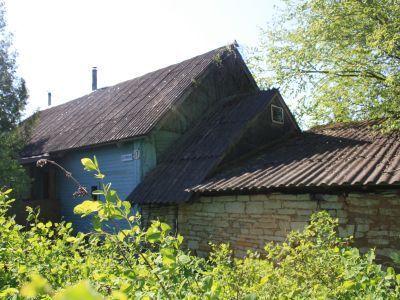 Жилой дом с каменным сараем