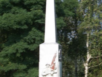 Братская могила советских воинов, погибших в 1941 г. в бою с немецко-фашистскими захватчиками