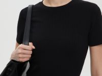 Футболка приталенного силуэта