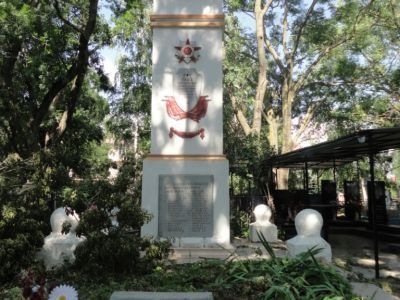 Братская могила советских воинов, погибших в боях с фашистскими захватчиками