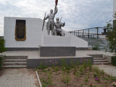 Братская могила 18-ти красноармейцев и партизан, павших в бою за освобождение Верхнеудинска от семеновских банд и японо-американских интервентов 2 марта 1920 г.