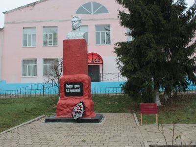 Бюст генерала армии Н.Д. Черняховского