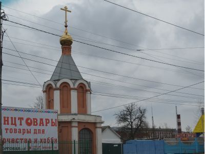 Две башни с оградой