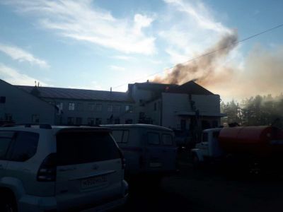 В Нюрбе загорелась кровля хирургического отделения ЦРБ