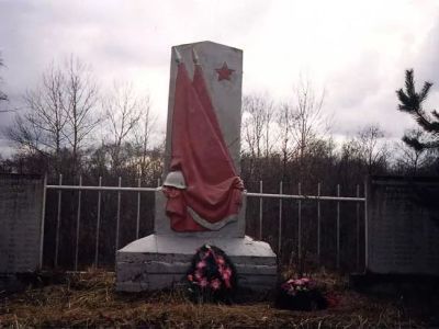 Братская могила воинов Советской Армии, погибших в 1944 г.