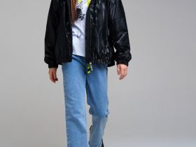 Куртка текстильная с полиуретановым покрытием для девочек (ветровка)