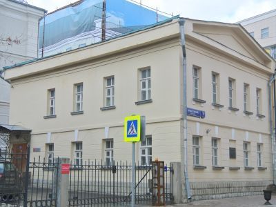 Дом поэта Вяземского Петра Андреевича, в котором в 1826 г. Пушкин Александр Сергеевич читал "Бориса Годунова" и жил в 1830 г. перед поездкой в Болдино. В этом же доме Грибоедов Александр Сергеевич читал "Горе от ума"