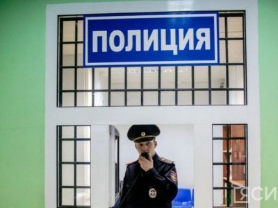 Женщина выпала с балкона, мошенники украли около 1 млн рублей: обзор происшествий в Якутии за сутки