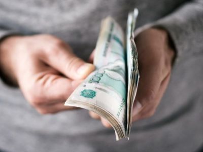 Разница в зарплатах мужчин и женщин в Якутии составила более 25 тысяч рублей