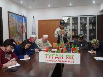 Представители татарской и кыргызской общин написали диктанты на родных языках